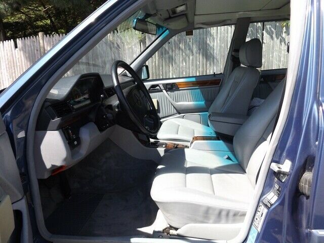 1993 Mercedes-Benz 300-Series 300E - photo 11