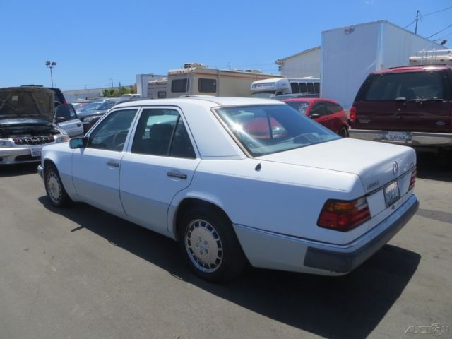 1993 Mercedes-Benz 300-Series 300E 2.6 (STD is Estimated) - photo 2