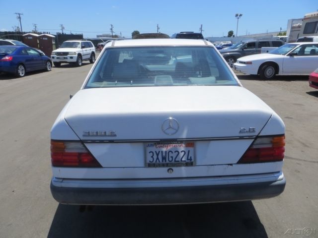 1993 Mercedes-Benz 300-Series 300E 2.6 (STD is Estimated) - photo 4