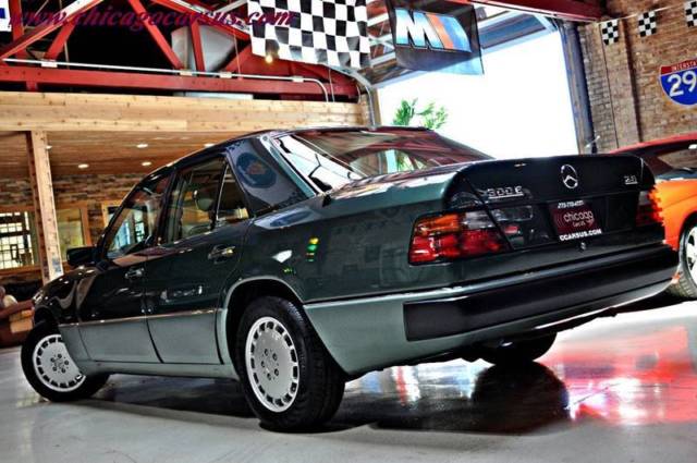 1993 Mercedes-Benz 300-Series 2.8 Sedan 4-Door - photo 5