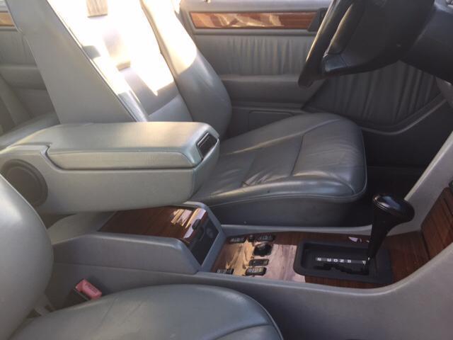 1993 Mercedes-Benz 300-Series Base Sedan 4-Door - photo 9