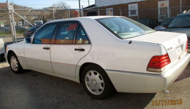 1993 Mercedes-Benz 300-Series Base Sedan 4-Door