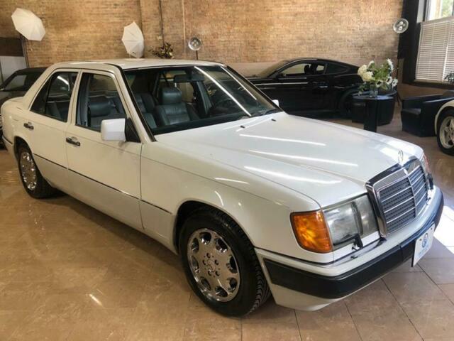 1993 Mercedes-Benz 400-Class 400 E 4dr Sedan Automatic 4-Speed RWD V8 4.2L 1993 Mercedes-Benz 400-Series 400 E 4dr Sedan