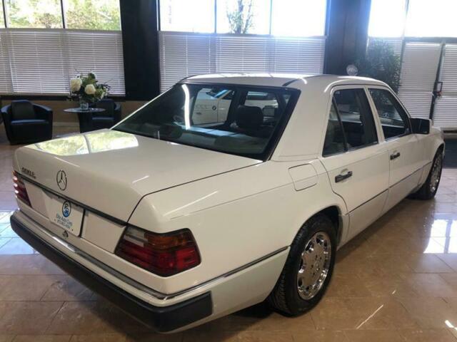 1993 Mercedes-Benz 400-Series 400 E 4dr Sedan - photo 4