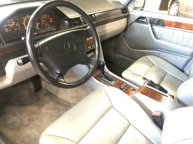 1993 Mercedes-Benz 400-Series 400 E 4dr Sedan - photo 8