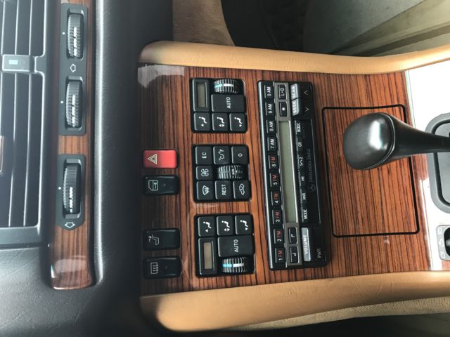 1993 Mercedes-Benz 400-Series Base Sedan 4-Door - photo 3
