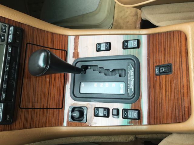 1993 Mercedes-Benz 400-Series Base Sedan 4-Door - photo 4
