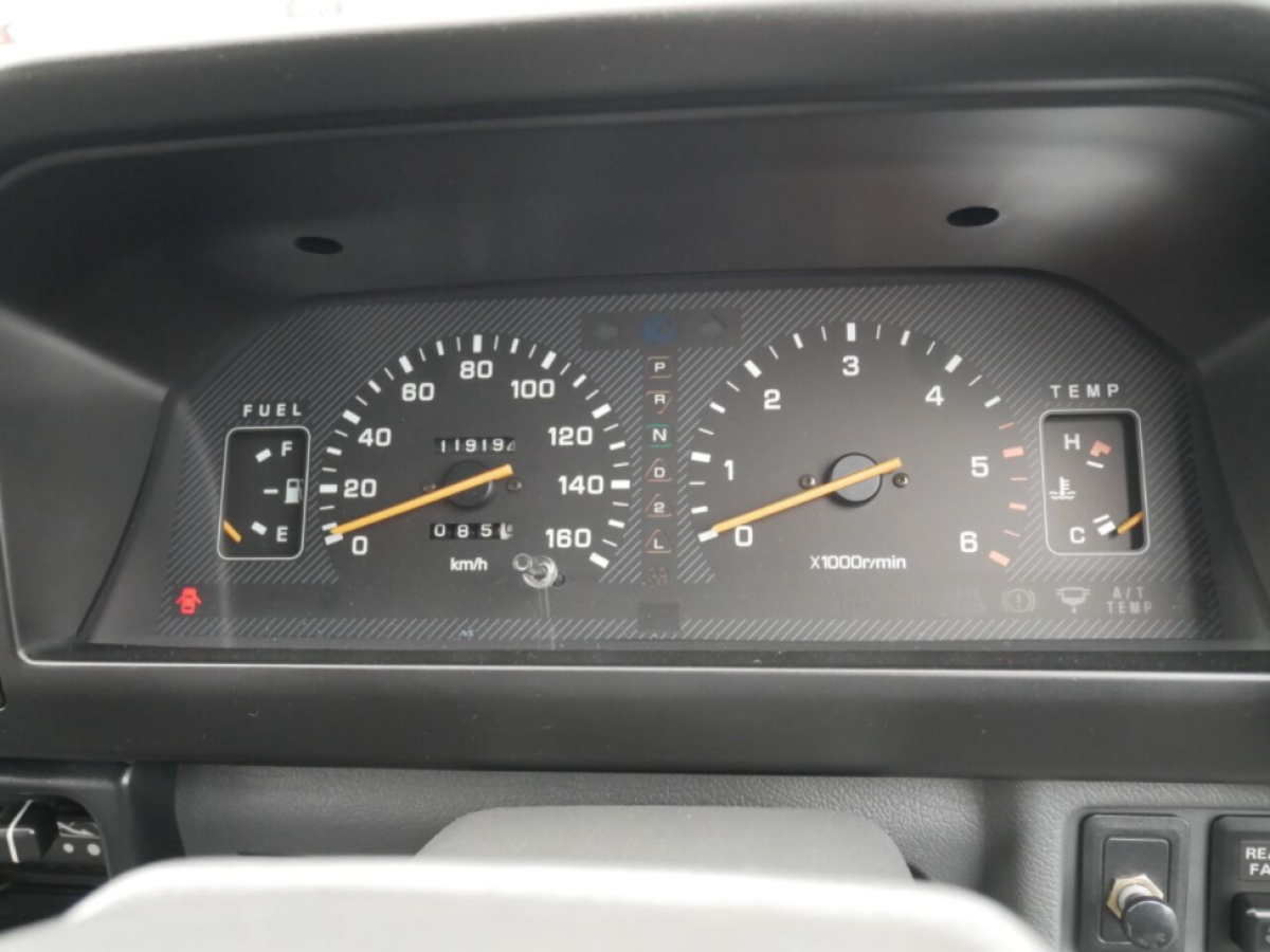 1993 Mitsubishi Delica - photo 11