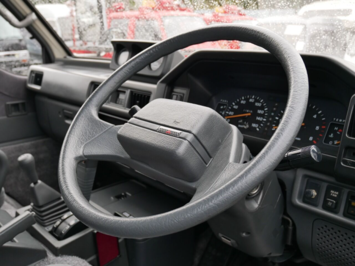 1993 Mitsubishi Delica - photo 9
