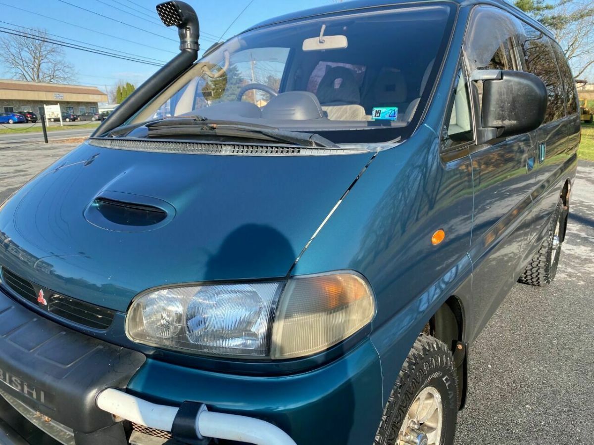 1993 Mitsubishi Van Space Gear - photo 10