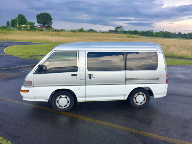 1993 Mitsubishi Delica Starwagon - photo 6