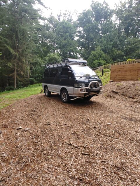 1993 Mitsubishi Delica starwagon - photo 2