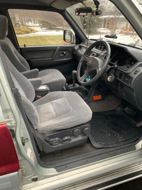 1993 Mitsubishi Montero - photo 2