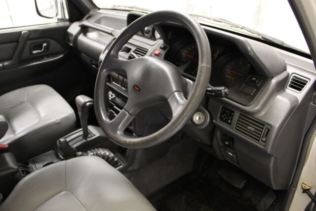1993 Mitsubishi Pajero Exceed - photo 10