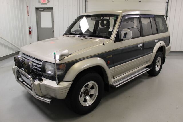 1993 Mitsubishi Pajero Exceed - photo 4
