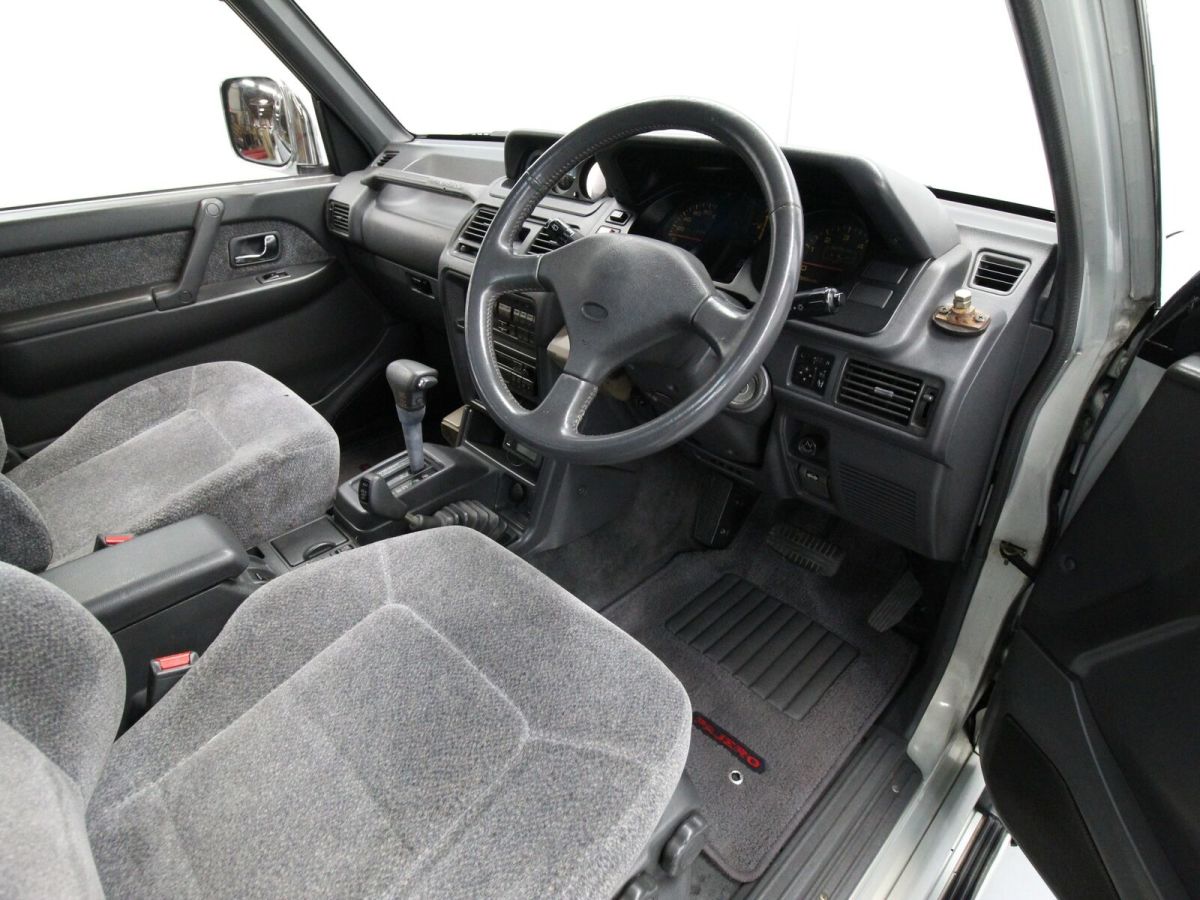 1993 Mitsubishi Pajero Exceed 4WD - photo 10