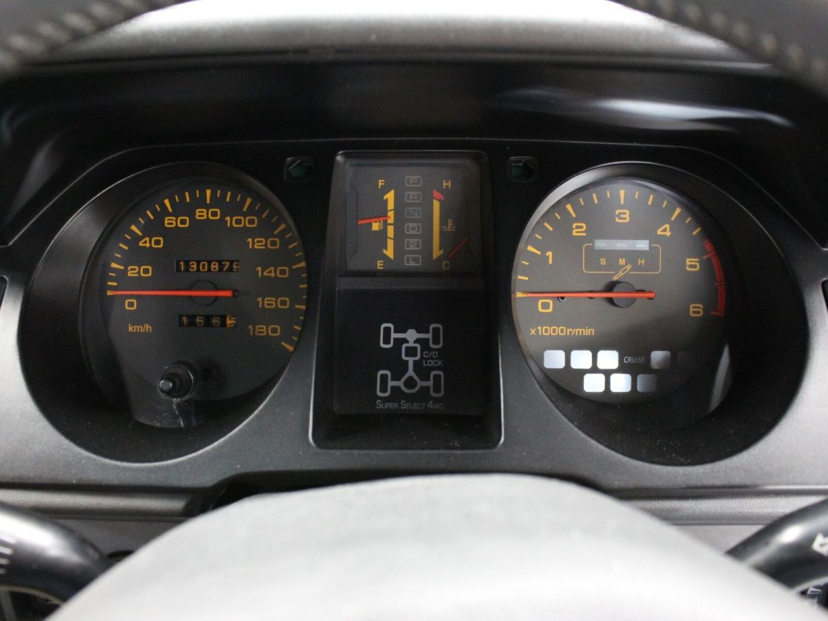1993 Mitsubishi Pajero Exceed 4WD - photo 12