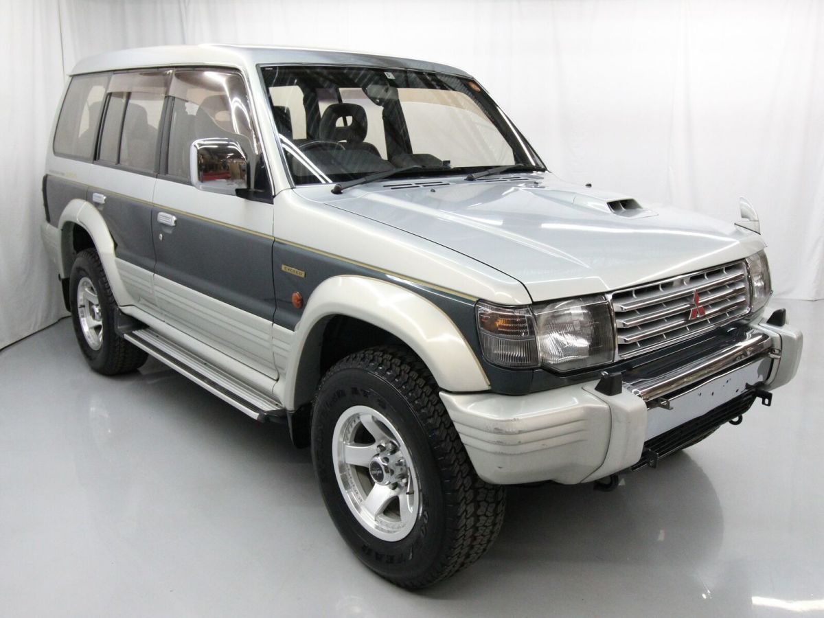 1993 Mitsubishi Pajero Exceed 4WD - photo 2