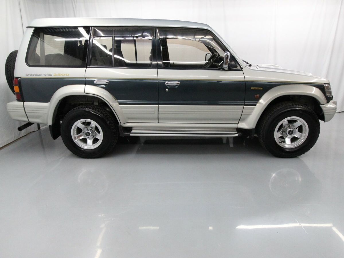 1993 Mitsubishi Pajero Exceed 4WD - photo 9