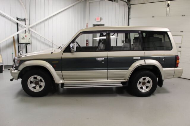 1993 Mitsubishi Pajero Exceed - photo 5