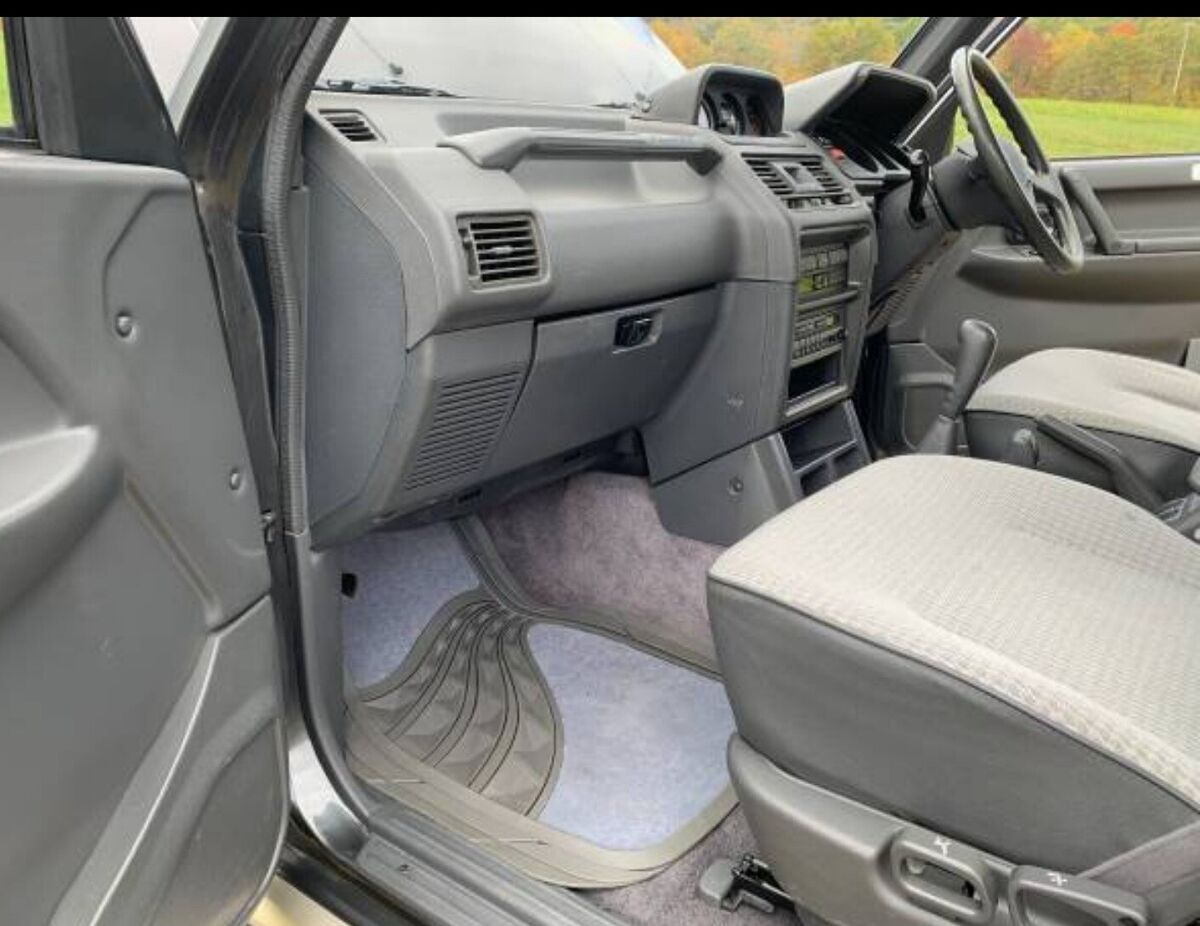 1993 Mitsubishi Pajero Exceed - photo 11