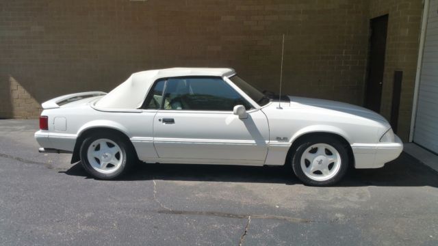 1993 Ford Mustang convertible - photo 2