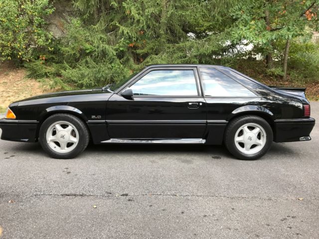 1993 Ford Mustang GT - photo 2