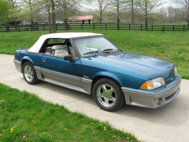 1993 Ford Mustang GT - photo 2