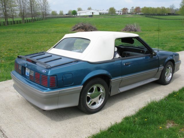 1993 Ford Mustang GT - photo 3
