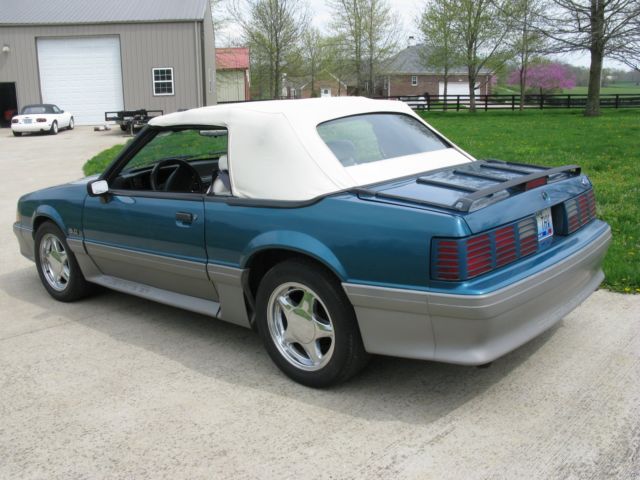 1993 Ford Mustang GT - photo 4