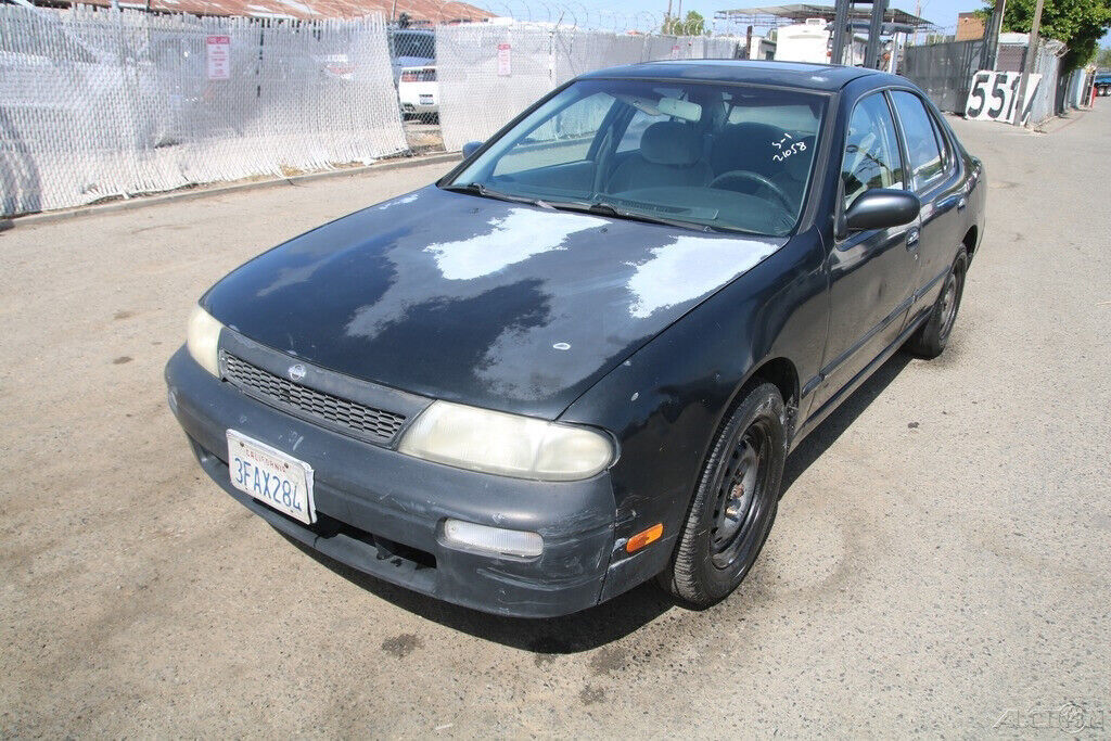 1993 Nissan Altima GXE - photo 2