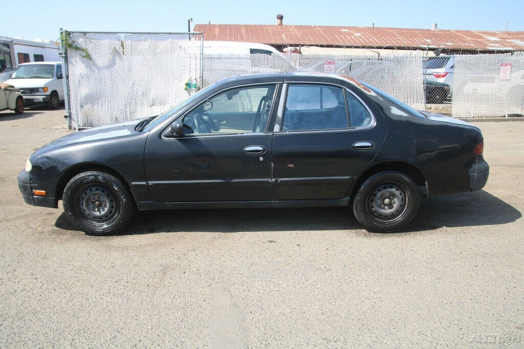 1993 Nissan Altima GXE - photo 3