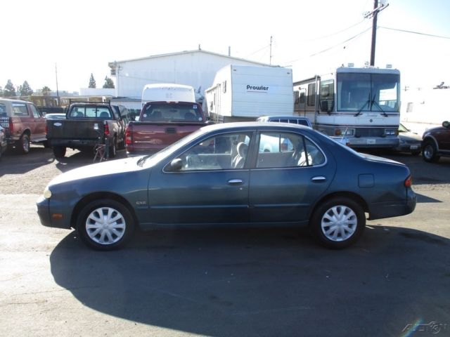 1993 Nissan Altima GXE - photo 2