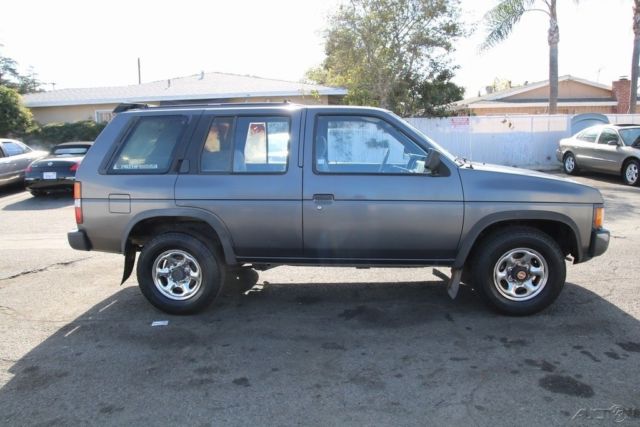 1993 Nissan Pathfinder XE - photo 2