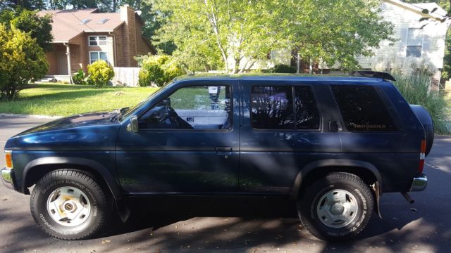 1993 Nissan Pathfinder XE Sport Utility 4-Door - photo 7