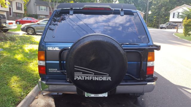 1993 Nissan Pathfinder XE Sport Utility 4-Door - photo 9