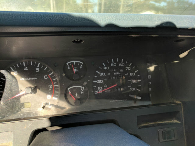 1993 Nissan Pathfinder XE Sport Utility 4-Door - photo 3