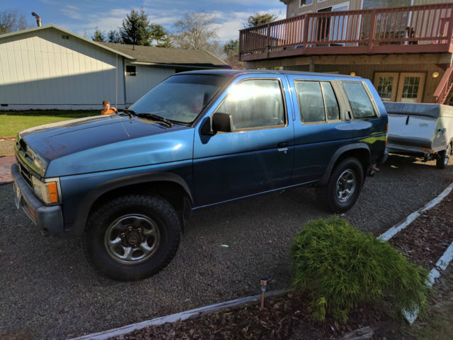 1993 Nissan Pathfinder XE Sport Utility 4-Door - photo 5