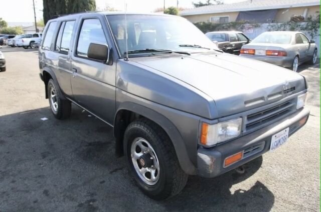 1993 Nissan Pathfinder XE-V6 4X4 1993 Nissan Pathfinder