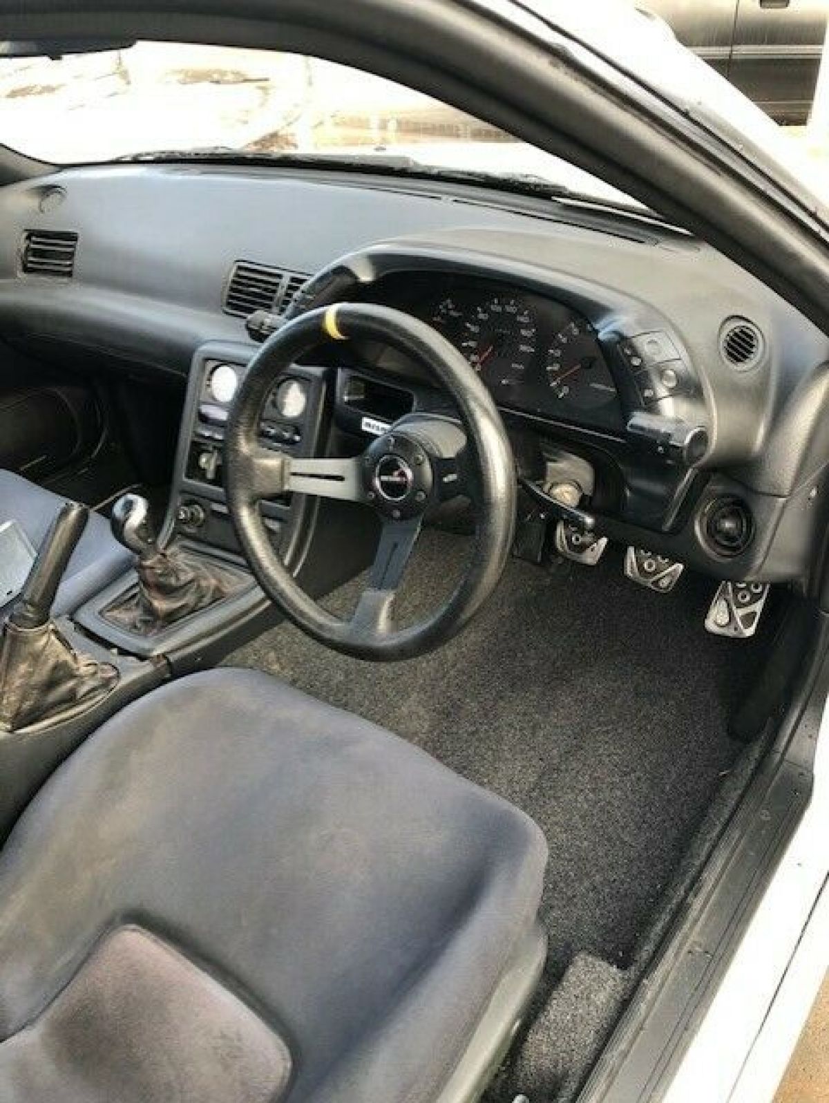 1993 Nissan GT-R - photo 12