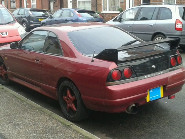 1993 Nissan GT-R coupe 2 door