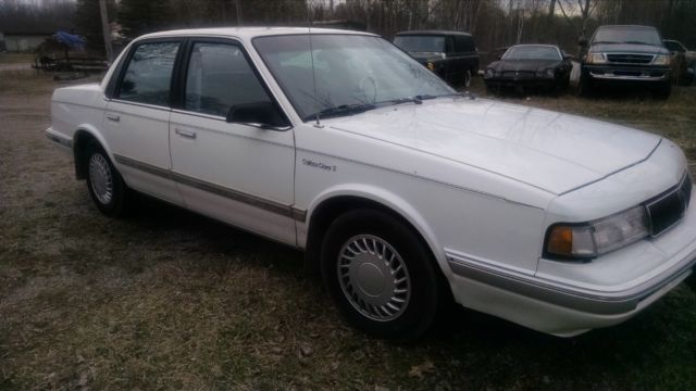 1993 Oldsmobile Cutlass Ciera - 4 door sedan 1993 Oldsmobile Ciera