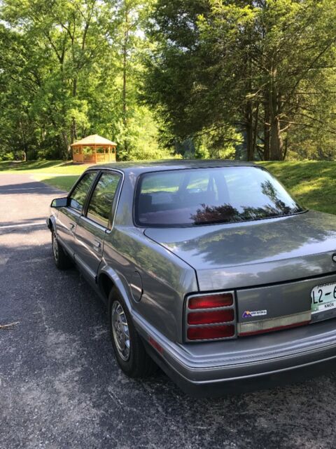 1993 Oldsmobile Cutlass - photo 2