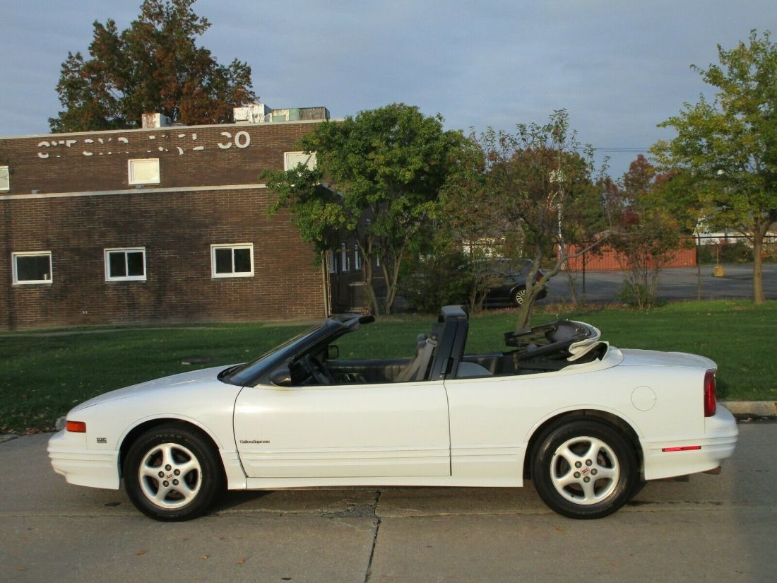 1993 Oldsmobile Cutlass Convertible - Auto - Air - Eye Catcher - Clean In & Out 1993 Oldsmobile Cutlass