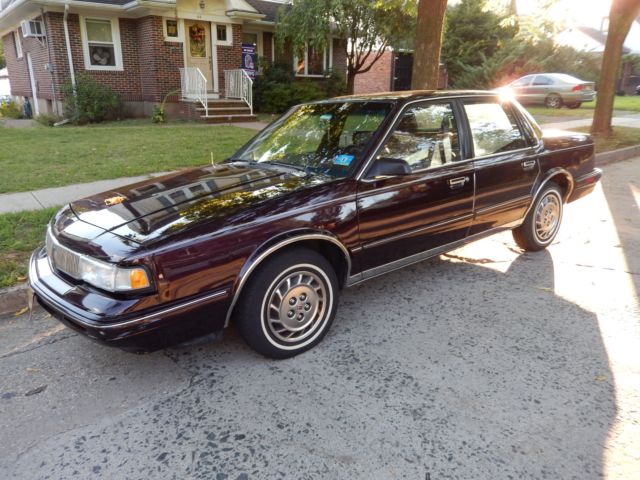 1993 Oldsmobile Cutlass Cruiser Ciera 4-Door 3.3L low miles, 33444 miles 1993 Oldsmobile Cutlass 4 Door sedan