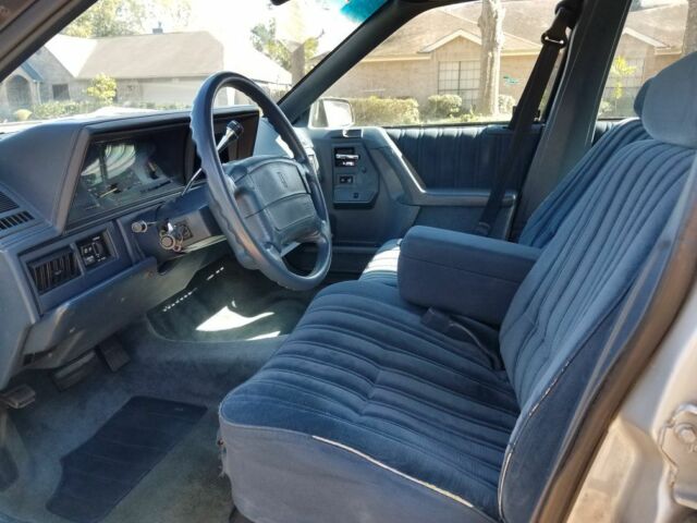 1993 Oldsmobile Custom Cruiser - photo 2