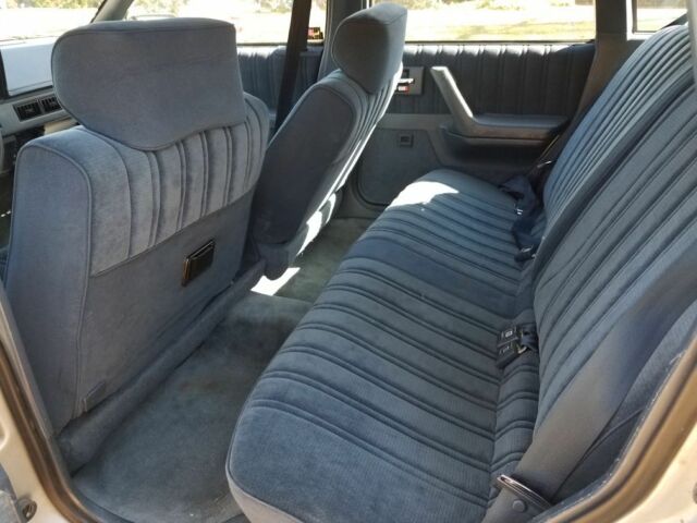 1993 Oldsmobile Custom Cruiser - photo 3