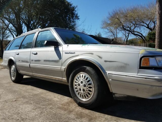 1993 Oldsmobile Custom Cruiser - photo 8