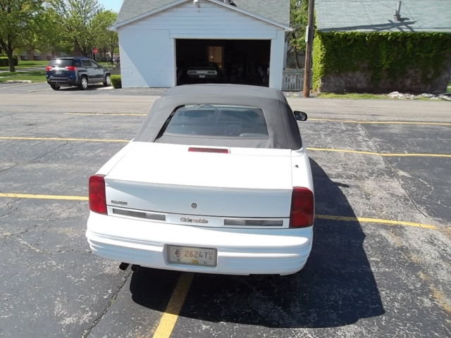 1993 Oldsmobile Cutlass Supreme - photo 2