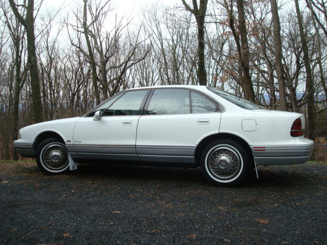 1993 Oldsmobile Eighty-Eight Royale LS 4-door - photo 2